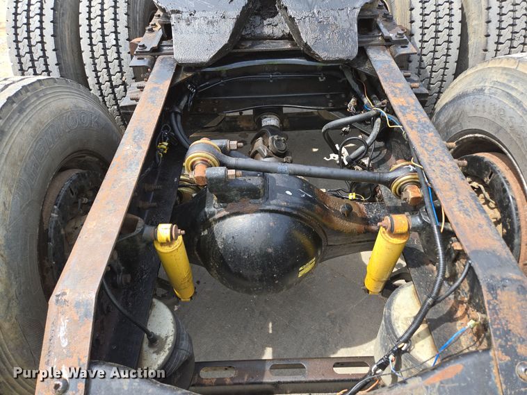 image for item DP6355 1999 Volvo VN semi truck