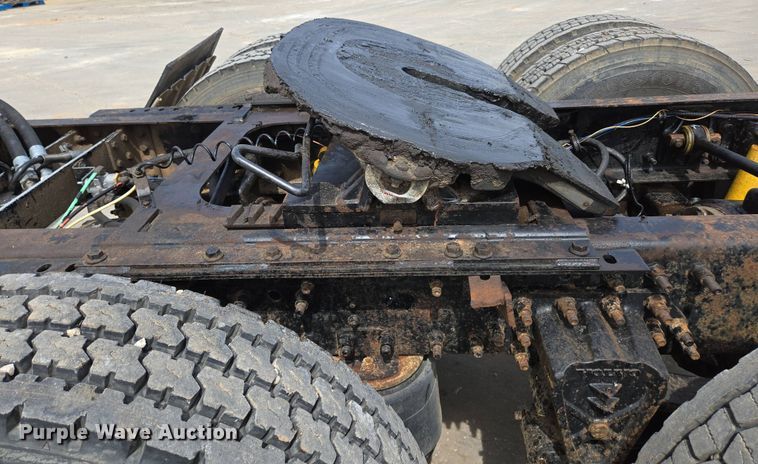 image for item DP6355 1999 Volvo VN semi truck