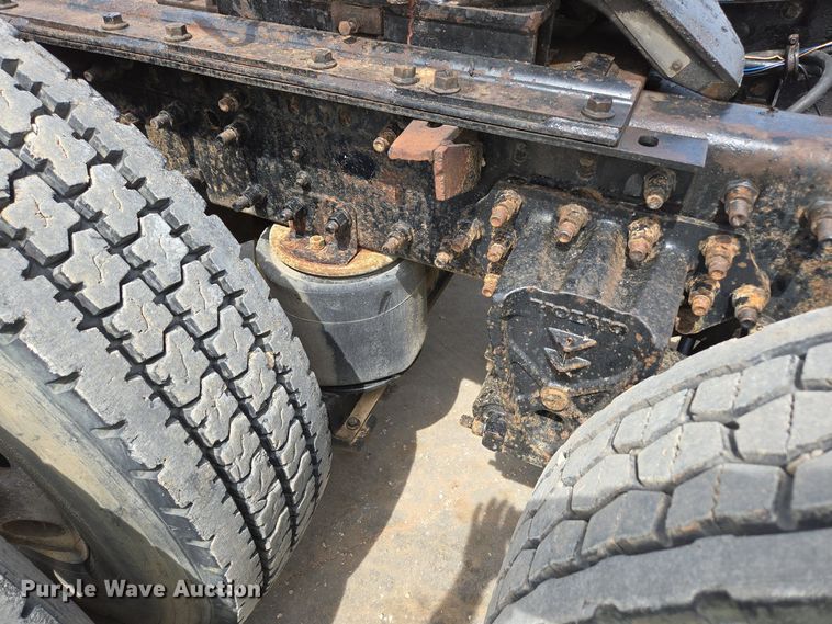 image for item DP6355 1999 Volvo VN semi truck