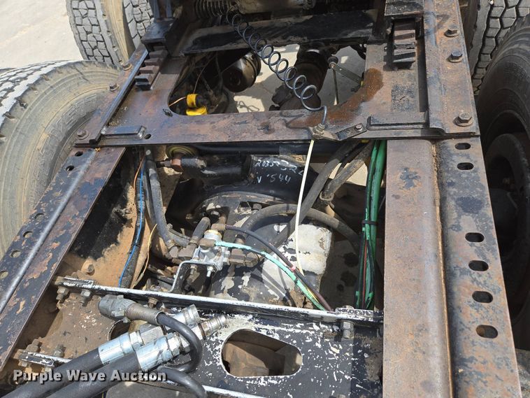 image for item DP6355 1999 Volvo VN semi truck