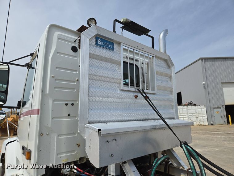 image for item DP6355 1999 Volvo VN semi truck