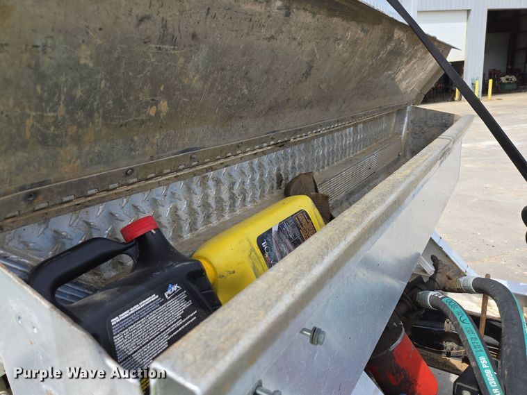 image for item DP6355 1999 Volvo VN semi truck