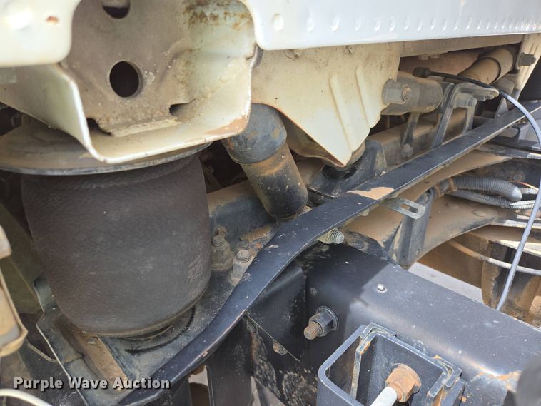 image for item DP6355 1999 Volvo VN semi truck