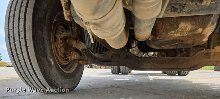 image for item DP6355 1999 Volvo VN semi truck