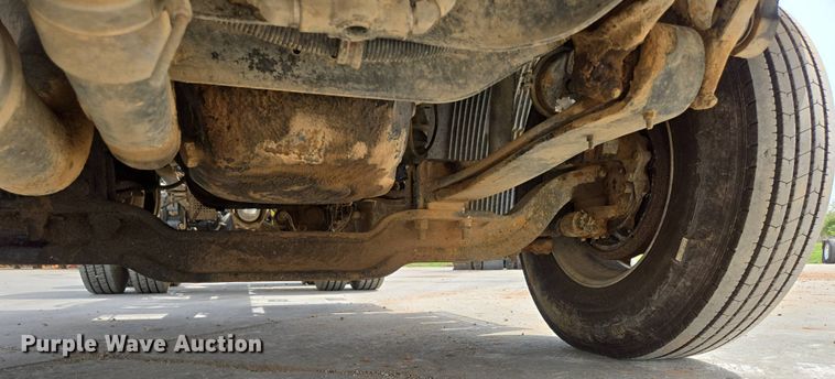 image for item DP6355 1999 Volvo VN semi truck