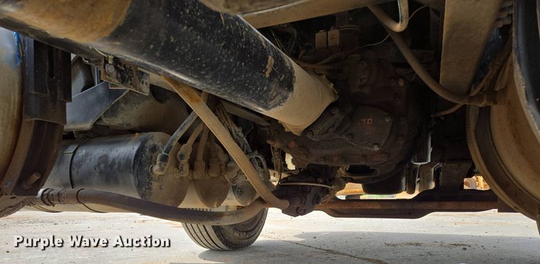 image for item DP6355 1999 Volvo VN semi truck