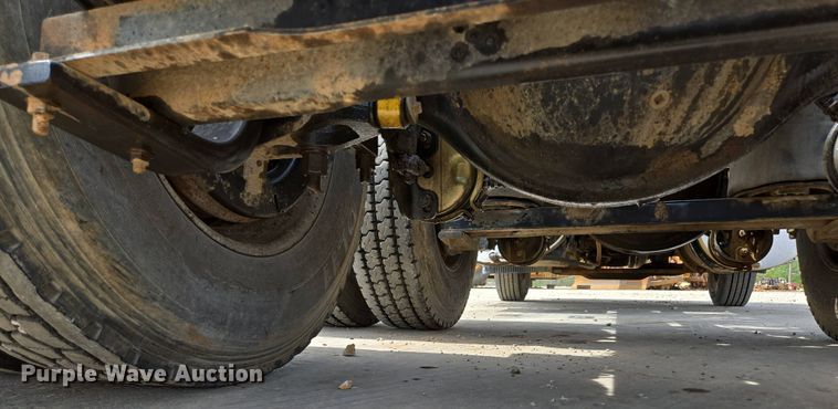 image for item DP6355 1999 Volvo VN semi truck