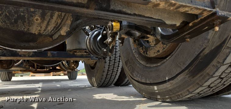 image for item DP6355 1999 Volvo VN semi truck