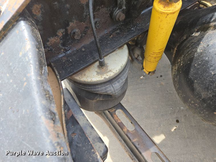 image for item DP6355 1999 Volvo VN semi truck