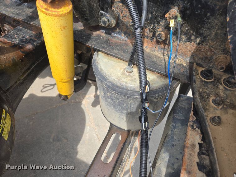 image for item DP6355 1999 Volvo VN semi truck