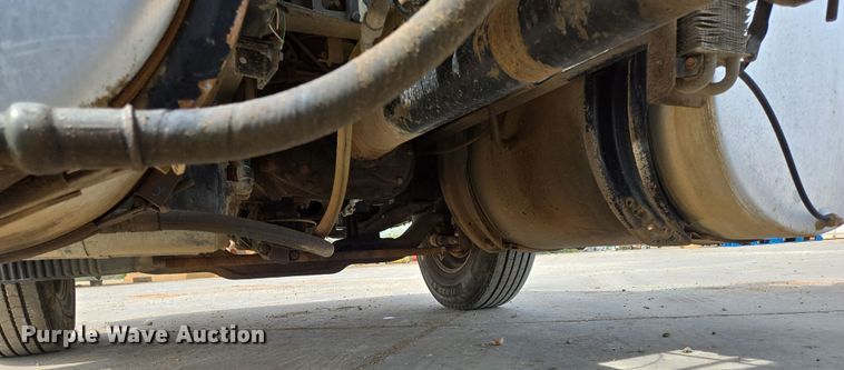 image for item DP6355 1999 Volvo VN semi truck