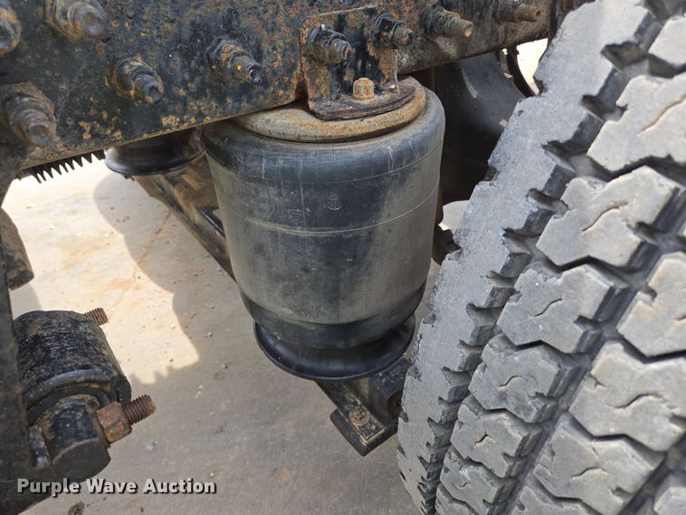 image for item DP6355 1999 Volvo VN semi truck