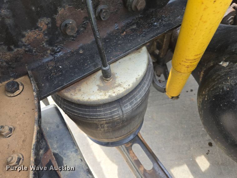 image for item DP6355 1999 Volvo VN semi truck