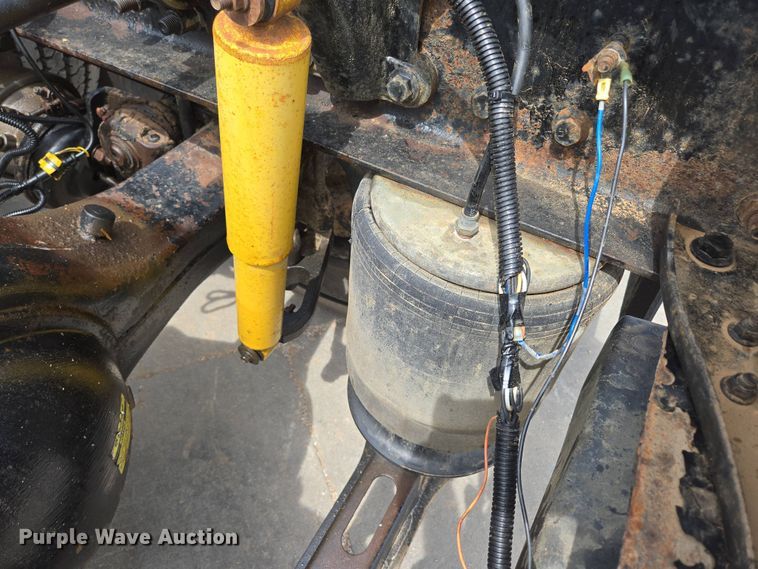 image for item DP6355 1999 Volvo VN semi truck