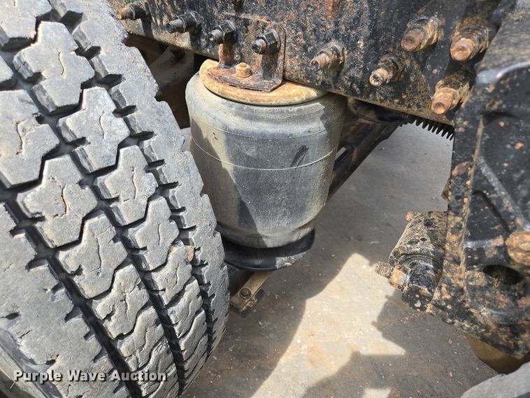 image for item DP6355 1999 Volvo VN semi truck