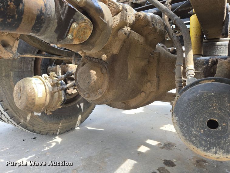 image for item DP6355 1999 Volvo VN semi truck