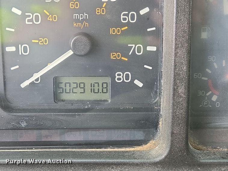 image for item DP6355 1999 Volvo VN semi truck