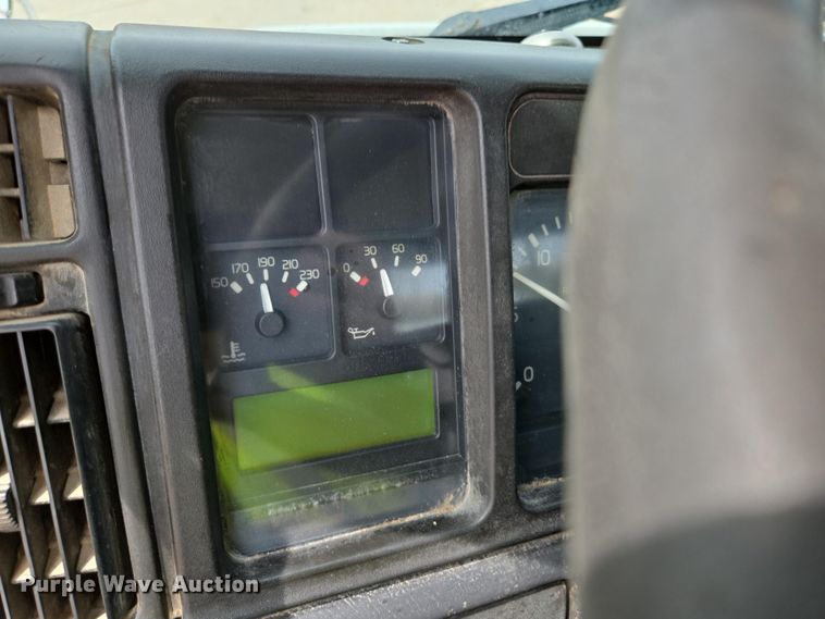 image for item DP6355 1999 Volvo VN semi truck