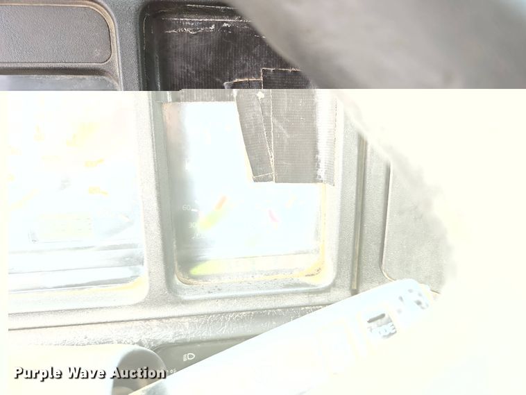 image for item DP6355 1999 Volvo VN semi truck