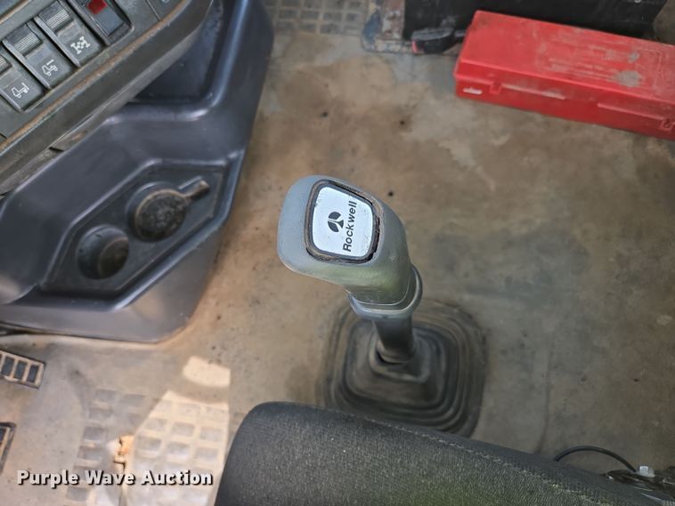 image for item DP6355 1999 Volvo VN semi truck