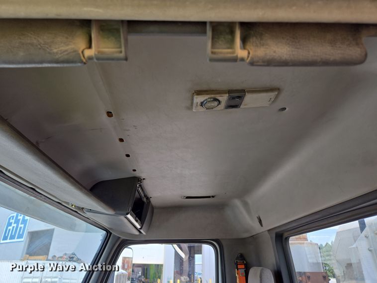 image for item DP6355 1999 Volvo VN semi truck