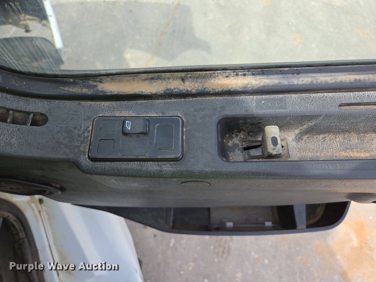 image for item DP6355 1999 Volvo VN semi truck