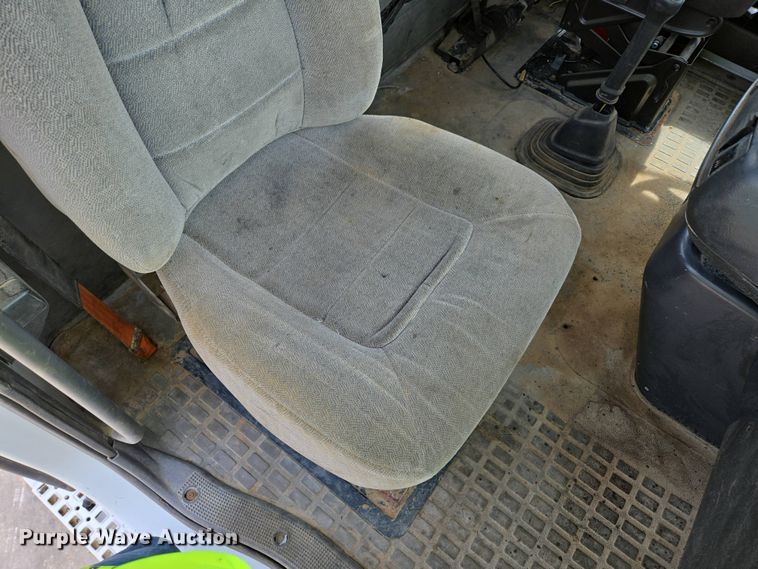 image for item DP6355 1999 Volvo VN semi truck