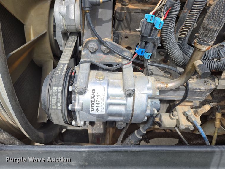 image for item DP6355 1999 Volvo VN semi truck