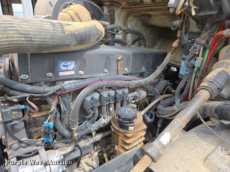 image for item DP6355 1999 Volvo VN semi truck