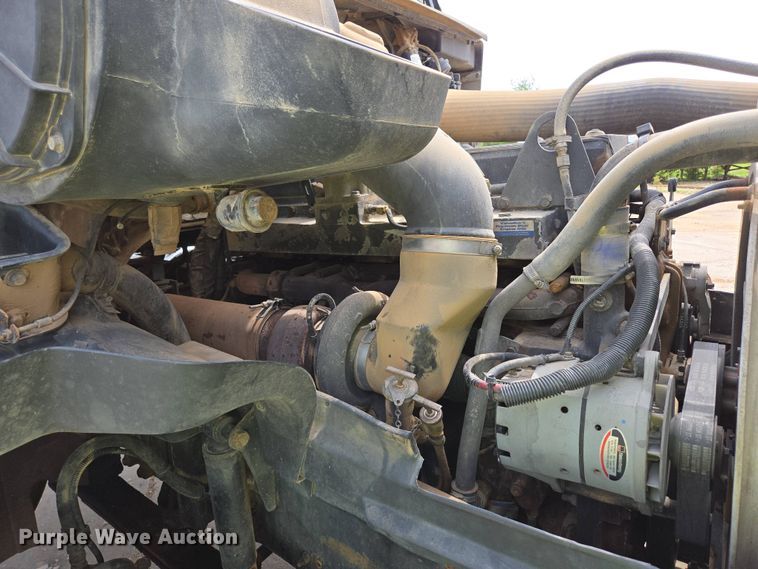 image for item DP6355 1999 Volvo VN semi truck