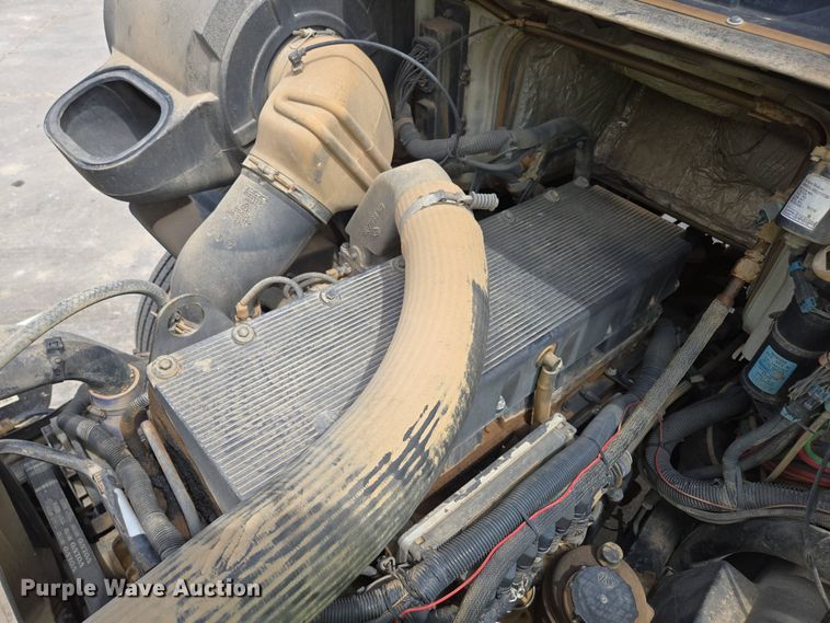 image for item DP6355 1999 Volvo VN semi truck