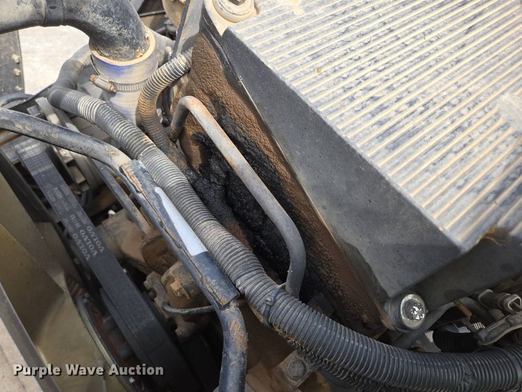 image for item DP6355 1999 Volvo VN semi truck