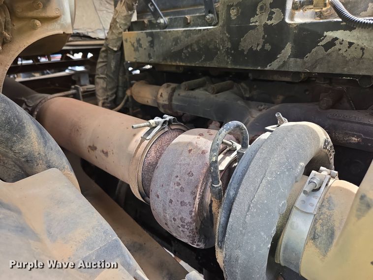 image for item DP6355 1999 Volvo VN semi truck