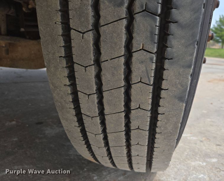 image for item DP6355 1999 Volvo VN semi truck