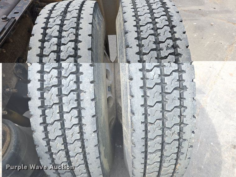 image for item DP6355 1999 Volvo VN semi truck