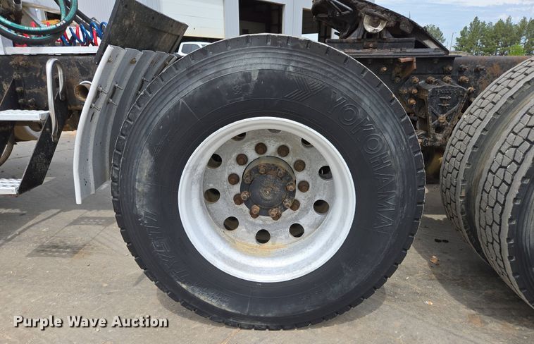 image for item DP6355 1999 Volvo VN semi truck