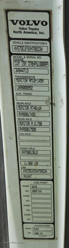 image for item DP6355 1999 Volvo VN semi truck