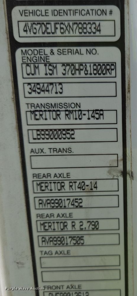 image for item DP6355 1999 Volvo VN semi truck