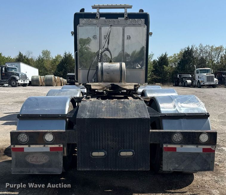 image for item DS3631 2014 Peterbilt 367 semi truck