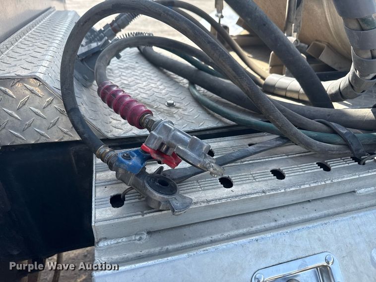 image for item DS3631 2014 Peterbilt 367 semi truck