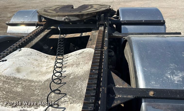 image for item DS3631 2014 Peterbilt 367 semi truck