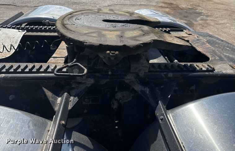 image for item DS3631 2014 Peterbilt 367 semi truck