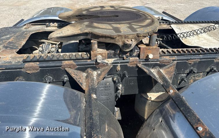 image for item DS3631 2014 Peterbilt 367 semi truck