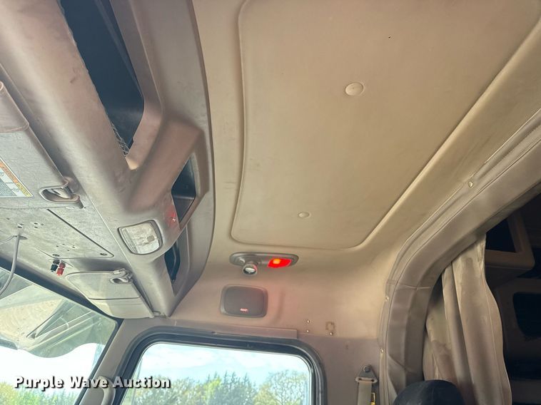 image for item DS3631 2014 Peterbilt 367 semi truck