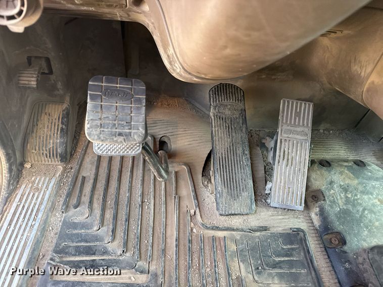 image for item DS3631 2014 Peterbilt 367 semi truck