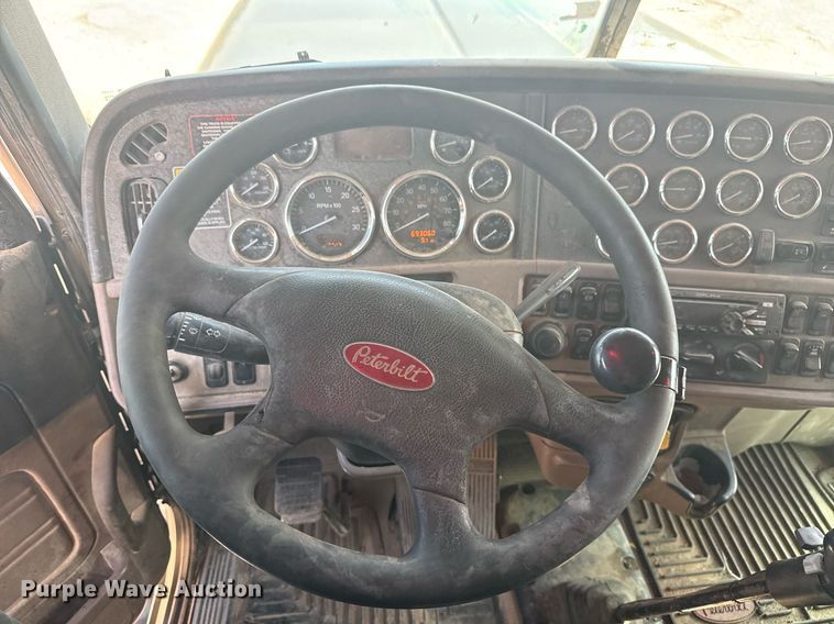 image for item DS3631 2014 Peterbilt 367 semi truck