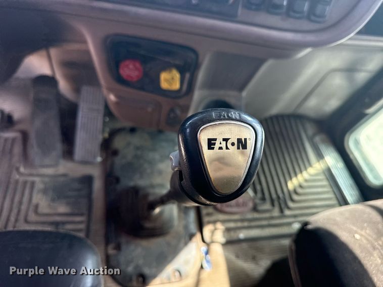 image for item DS3631 2014 Peterbilt 367 semi truck