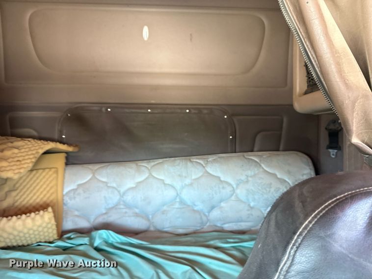 image for item DS3631 2014 Peterbilt 367 semi truck