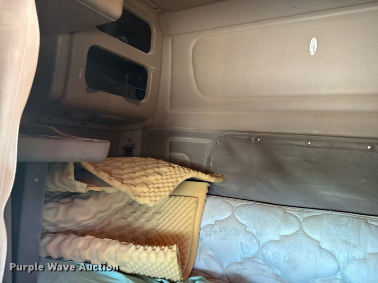 image for item DS3631 2014 Peterbilt 367 semi truck