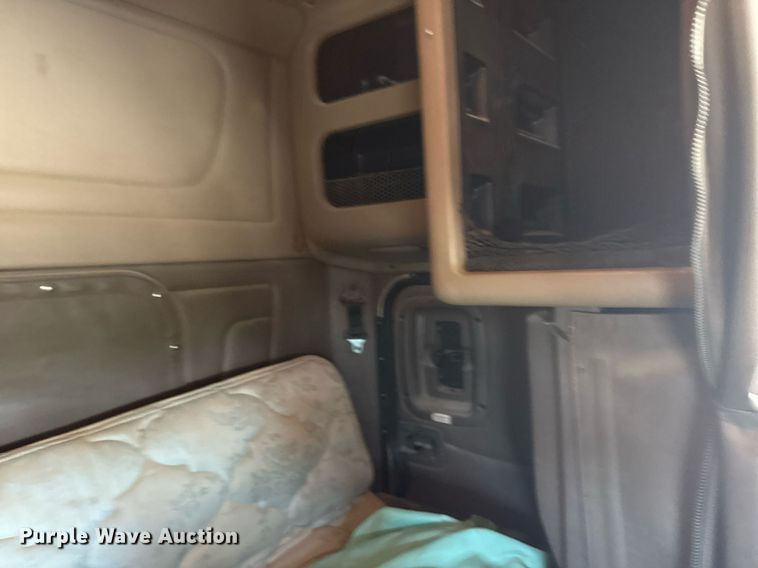 image for item DS3631 2014 Peterbilt 367 semi truck